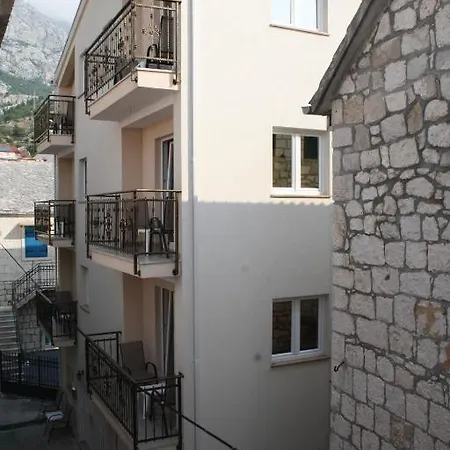 Deluxe Center Baska Voda