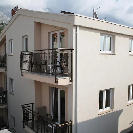 Deluxe Center Apartment