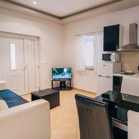Apartment Deluxe Center Baska Voda