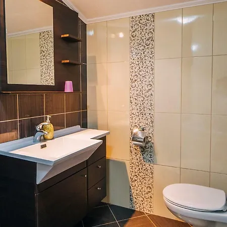 Deluxe Center Apartment *